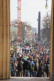 volle Straßen beim Faschingsumzug 2012 (©Foto: Martin Schmitz)